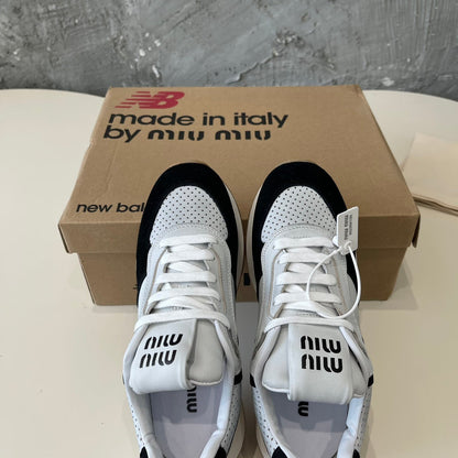 M-Sneakers