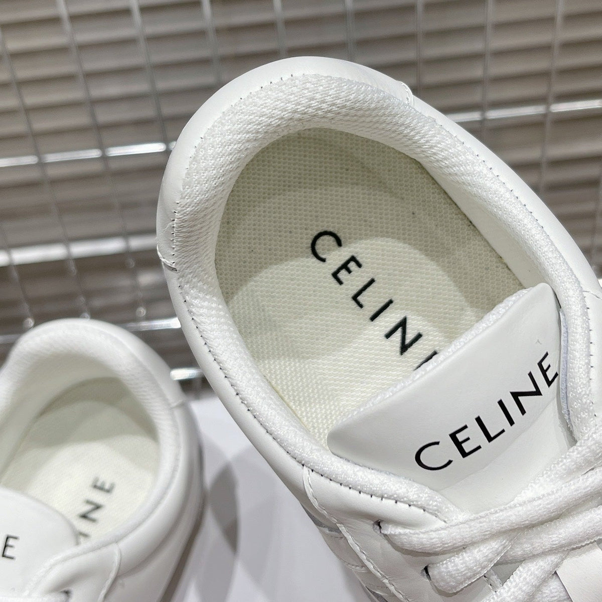S-Sneakers