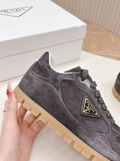 P-Sneakers