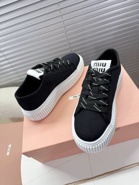 M-Sneakers