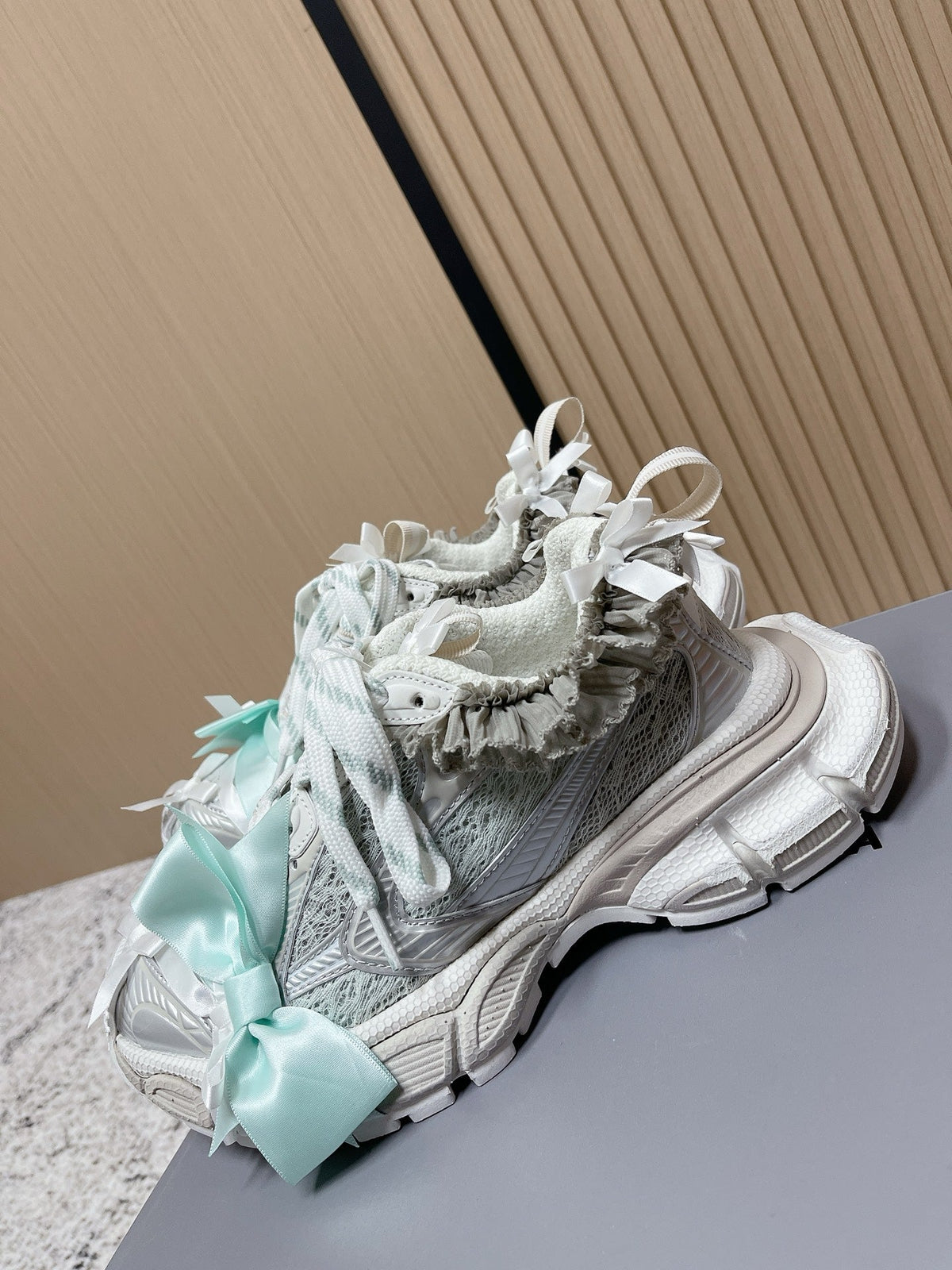 B-Sneakers