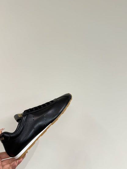 M-Sneakers