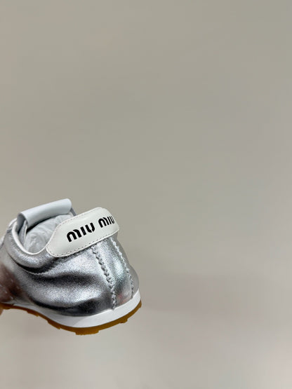 M-Sneakers