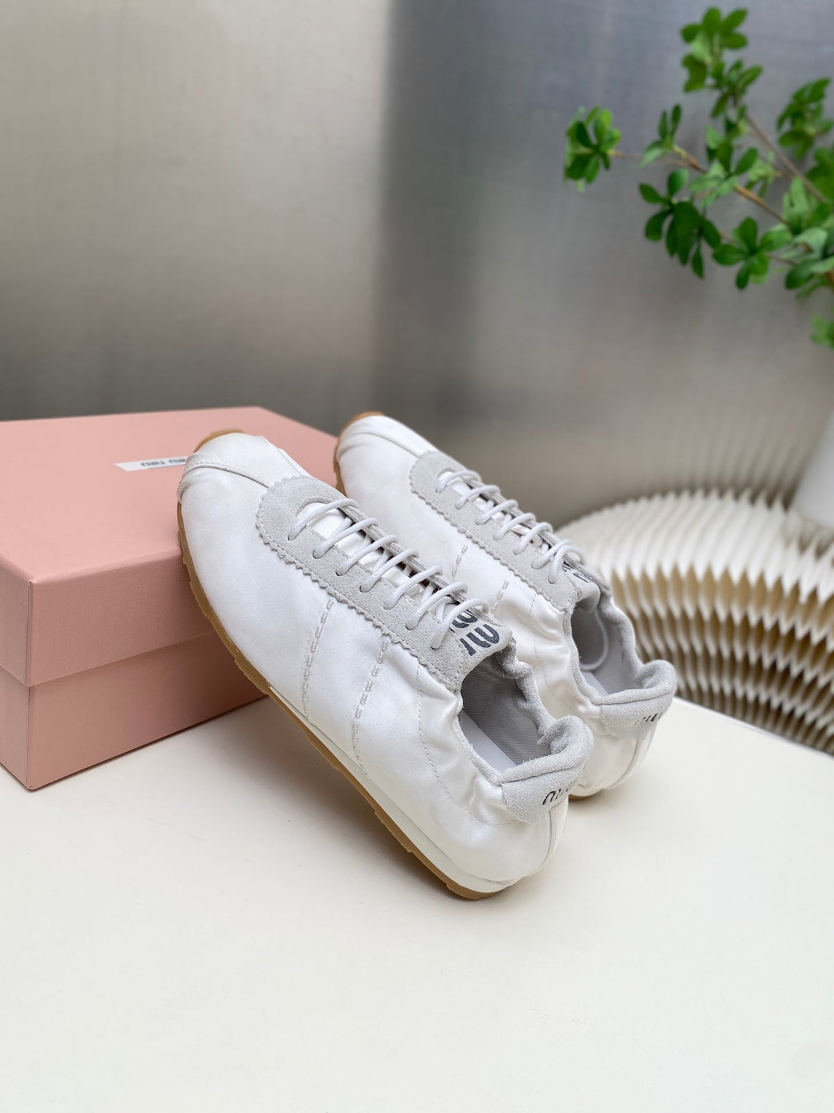M-Sneakers
