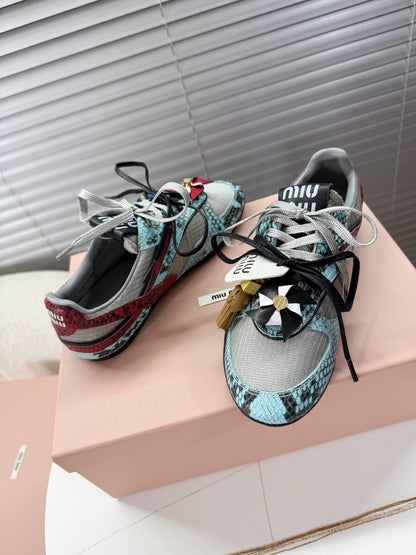 M-Sneakers