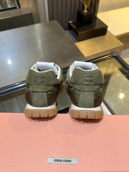 M-Sneakers