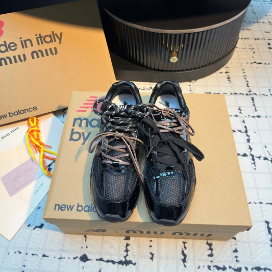 M-Sneakers