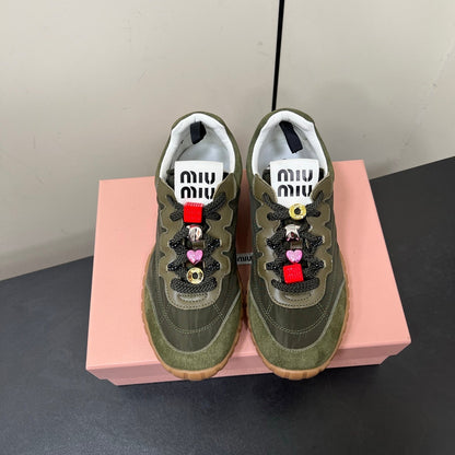 M-Sneakers