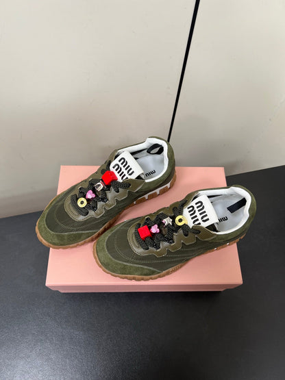 M-Sneakers