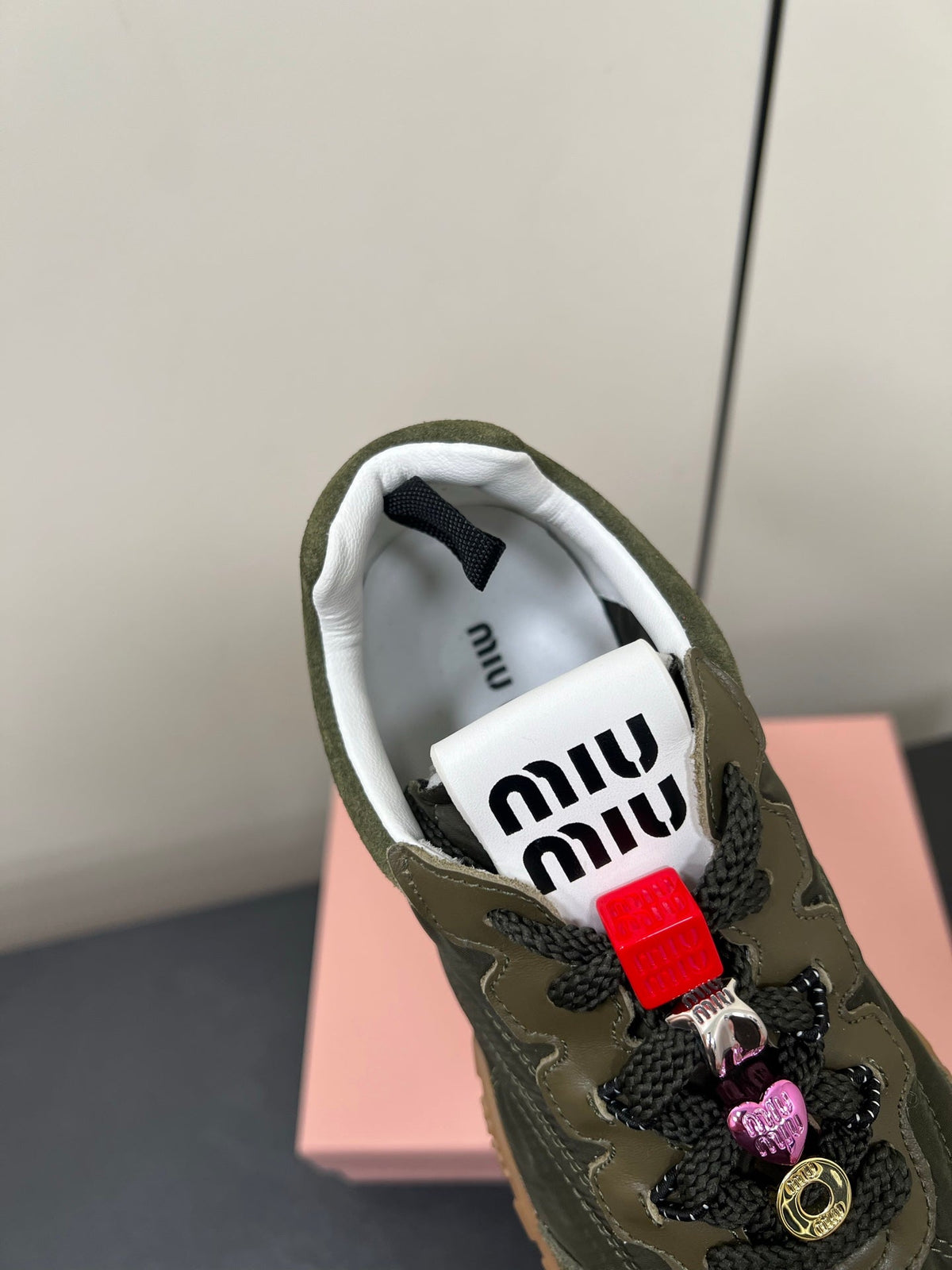 M-Sneakers