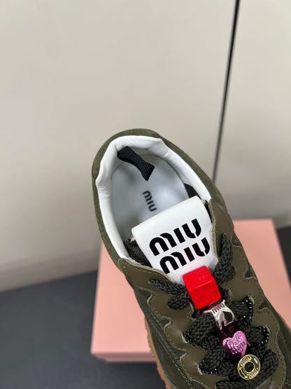 M-Sneakers