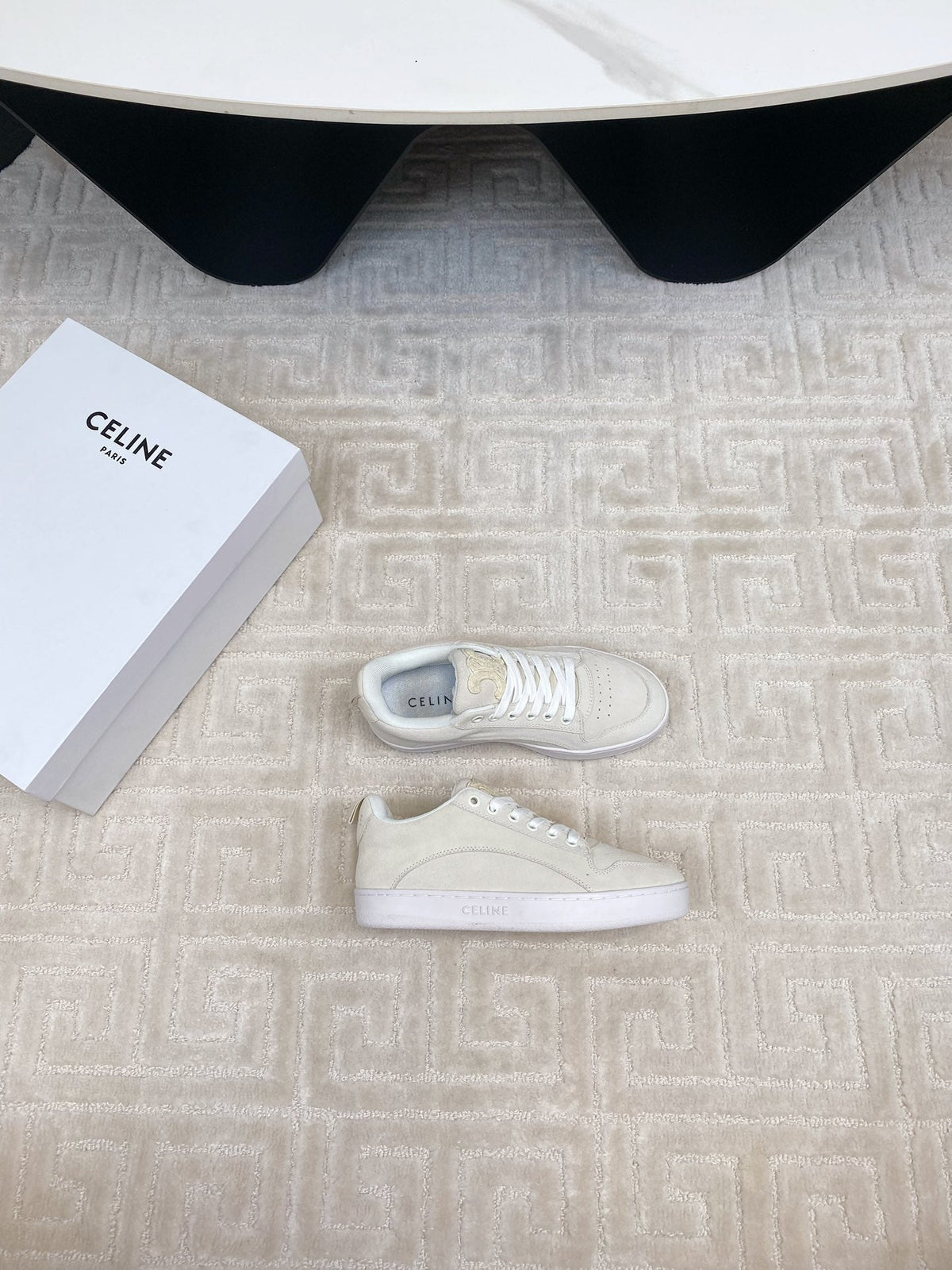 S-Sneakers