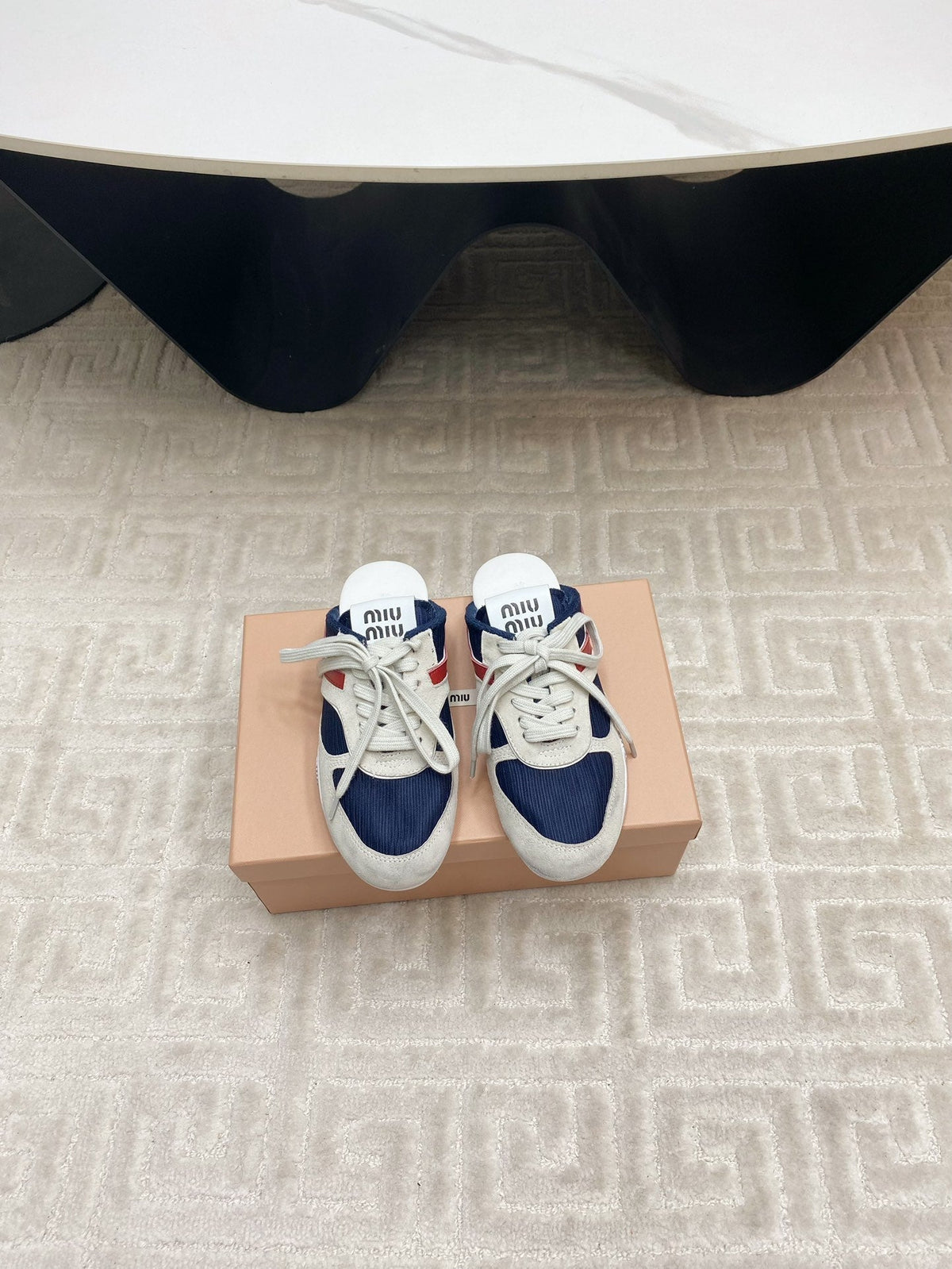 M-Sneakers