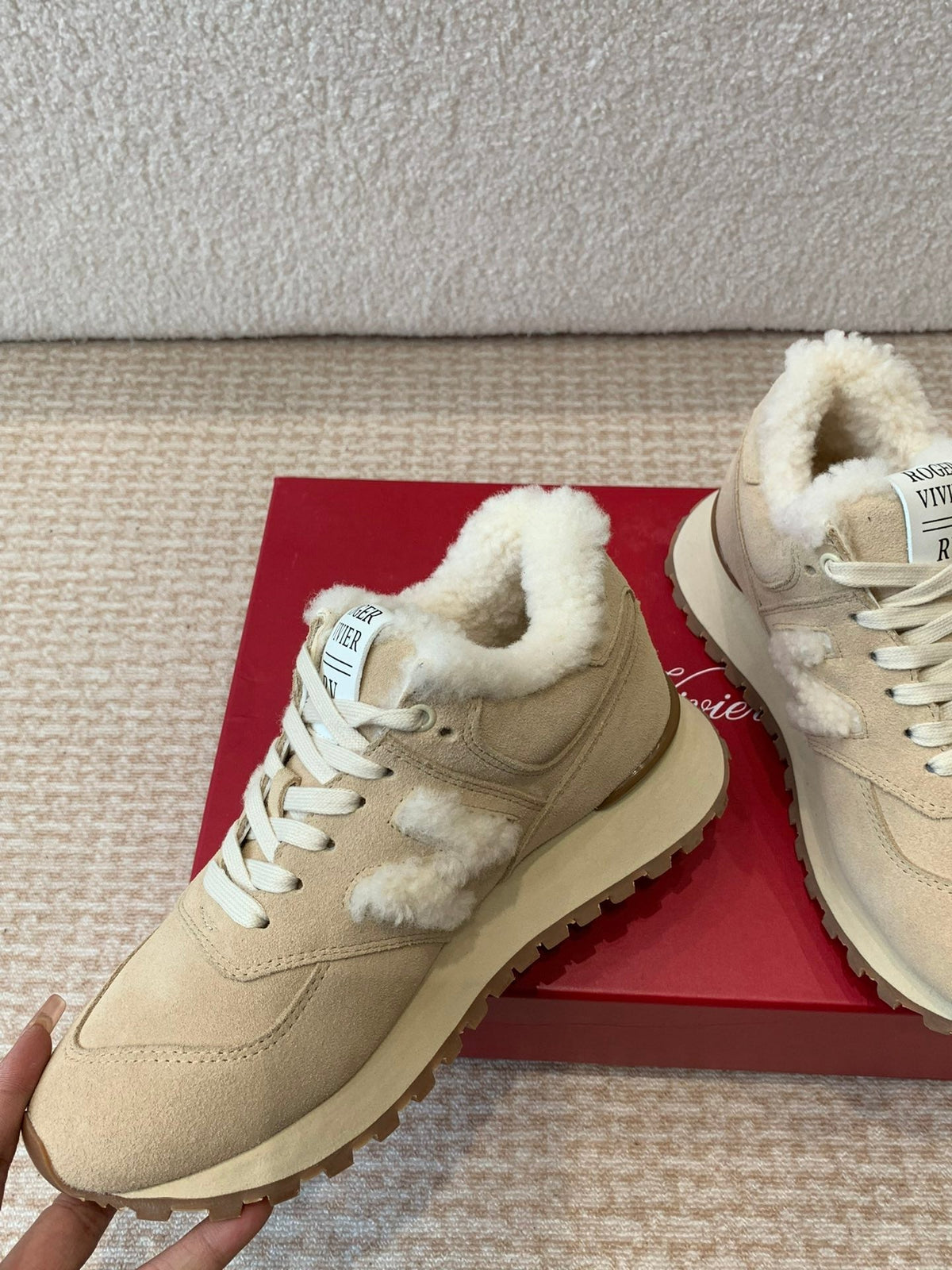 R-Sneakers