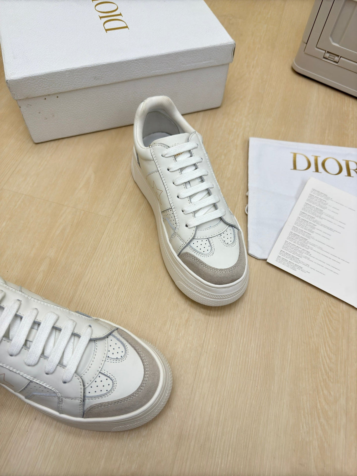 D-Sneakers