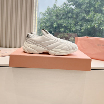 M-Sneakers