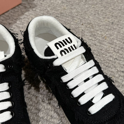 M-Sneakers