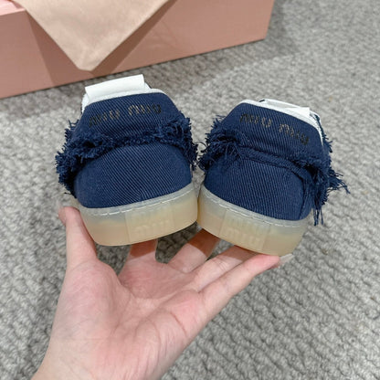 M-Sneakers