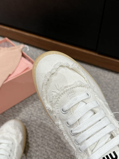 M-Sneakers