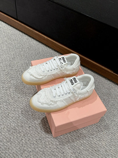 M-Sneakers