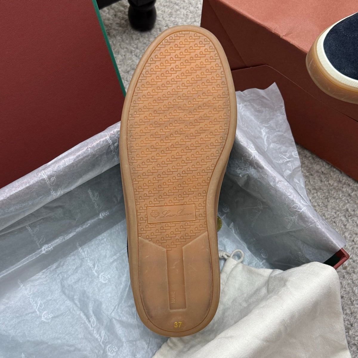 L-Sneakers