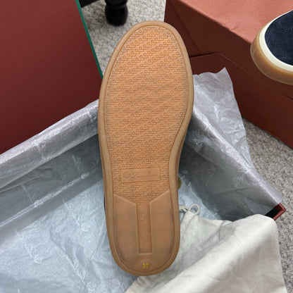 L-Sneakers