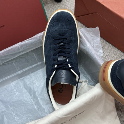 L-Sneakers