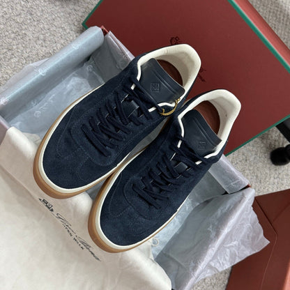 L-Sneakers