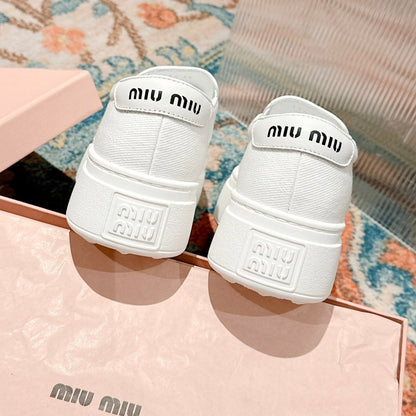 M-Sneakers