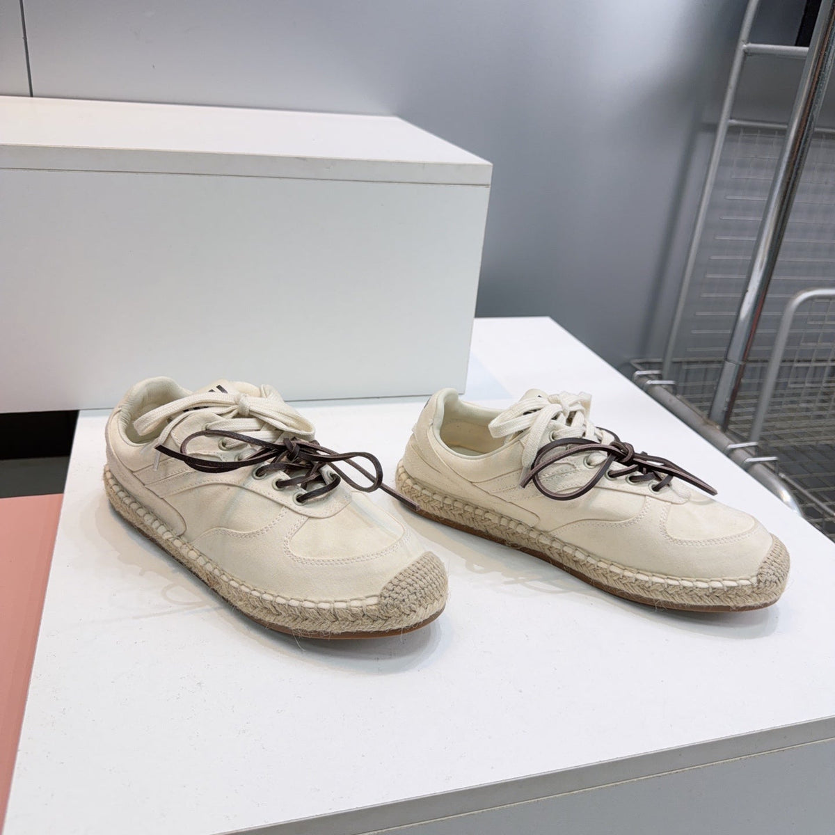 M-Sneakers