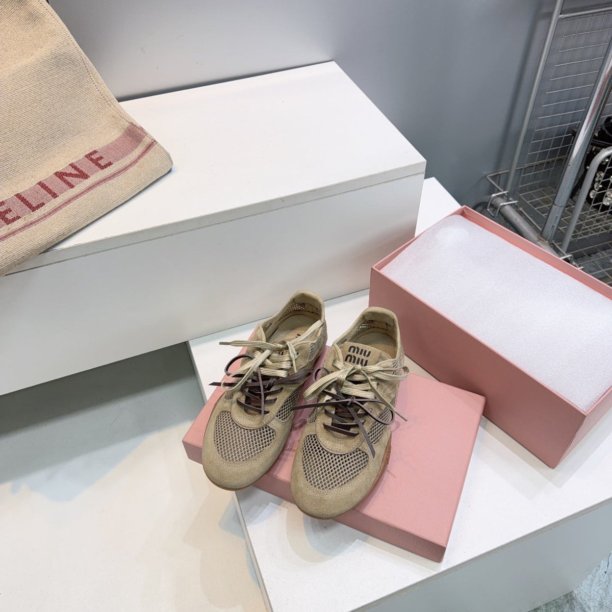 M-Sneakers