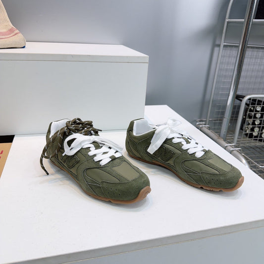 M-Sneakers