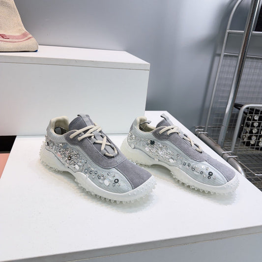 M-Sneakers