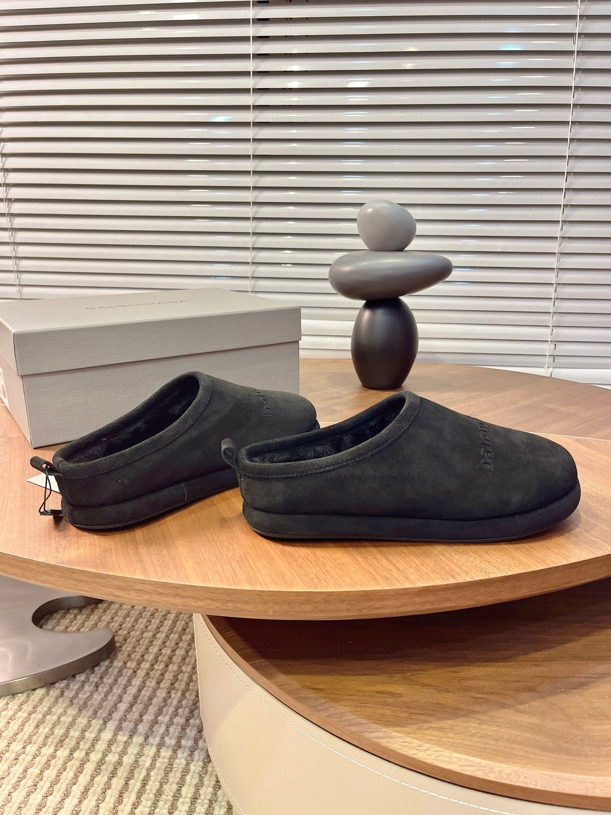 B-Sneakers