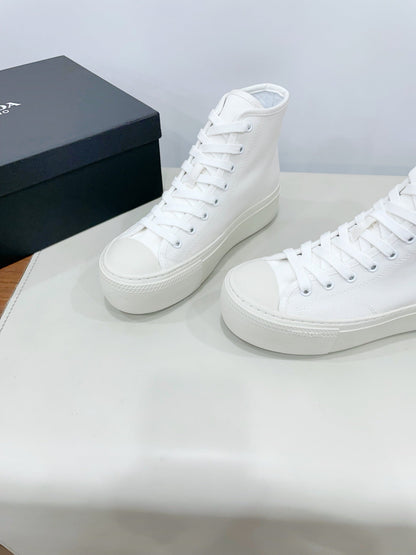 P-Sneakers