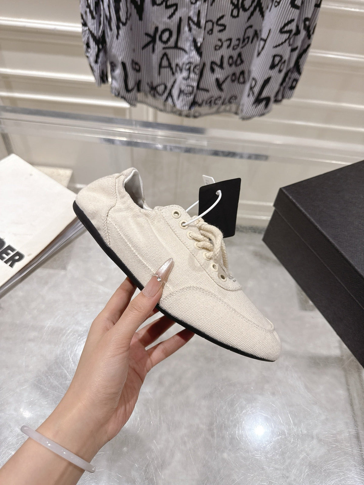 P-Sneakers