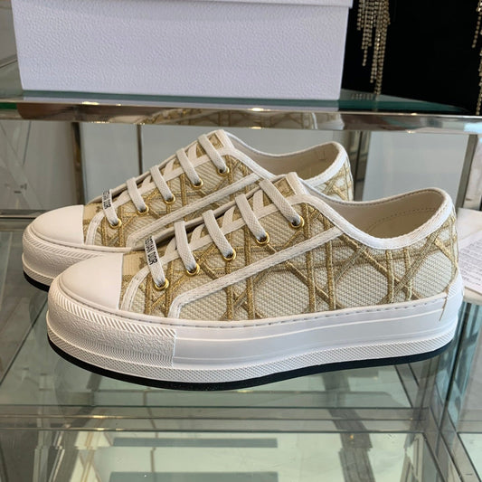 D-Sneakers