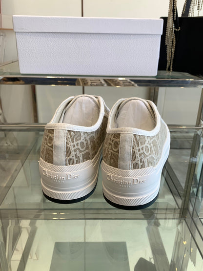 D-Sneakers