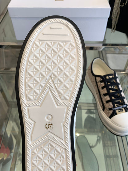 D-Sneakers