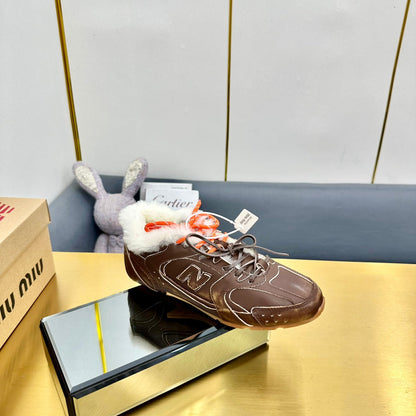 M-Sneakers
