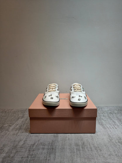 M-Sneakers
