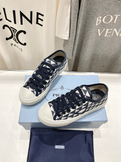 P-Sneakers