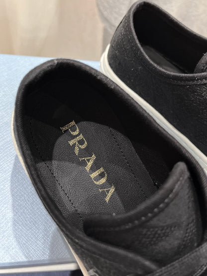 P-Sneakers
