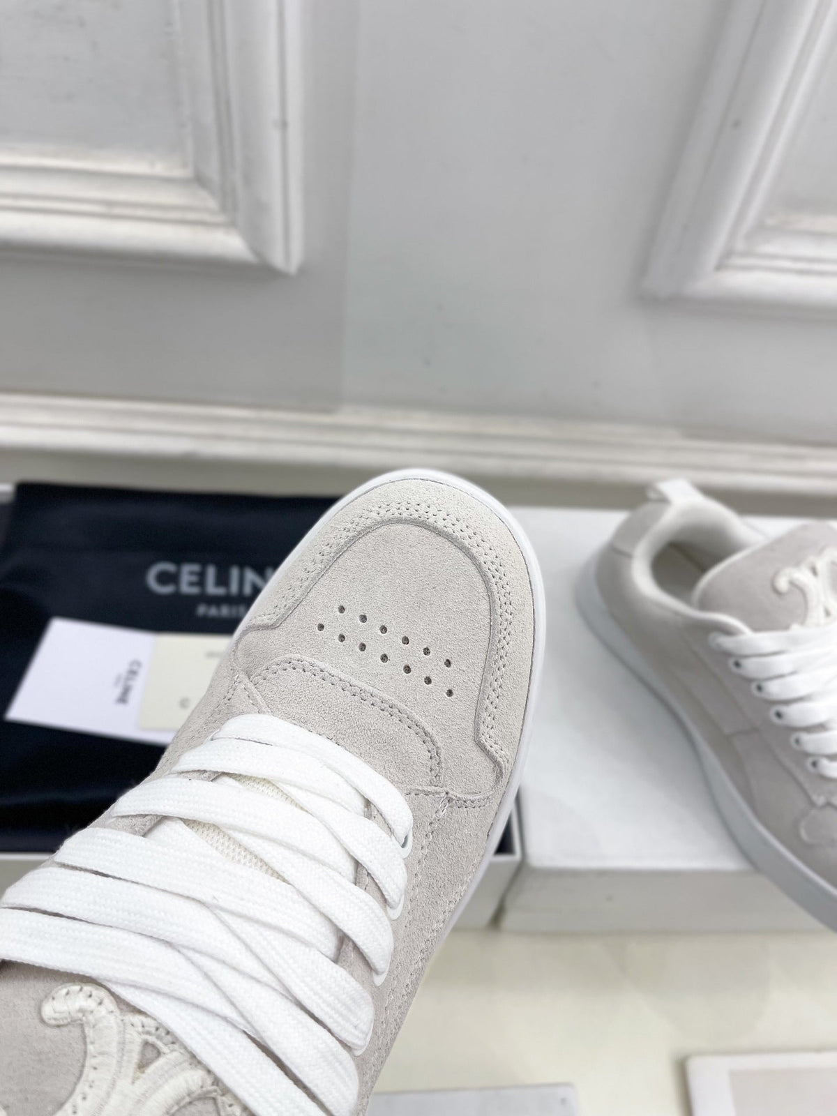 S-Sneakers
