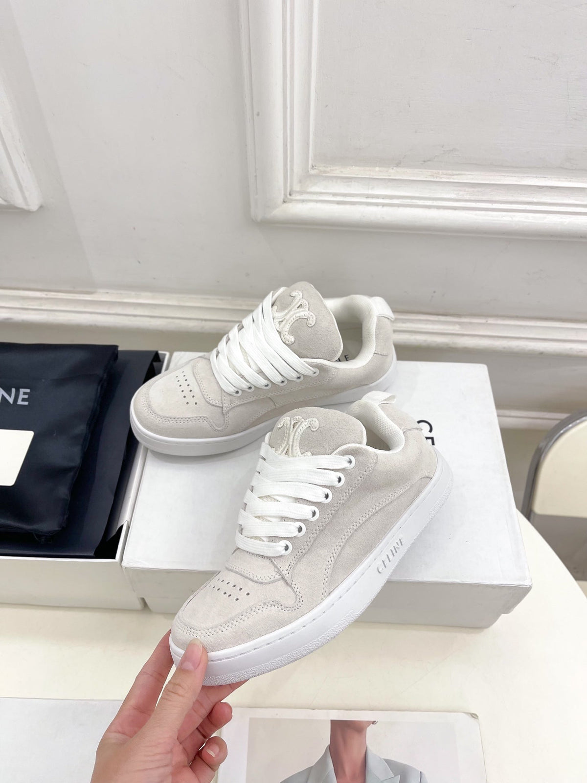 S-Sneakers