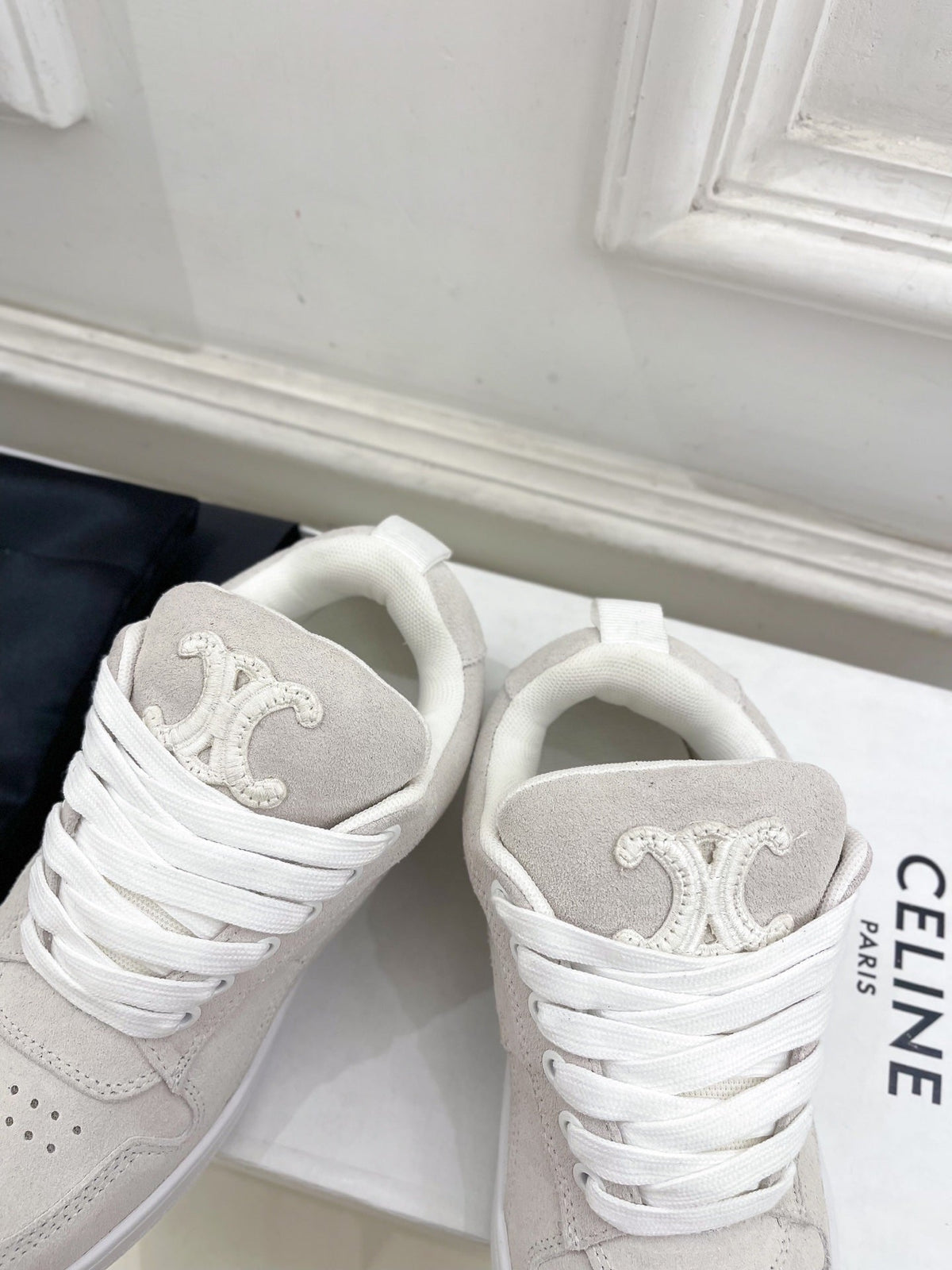 S-Sneakers