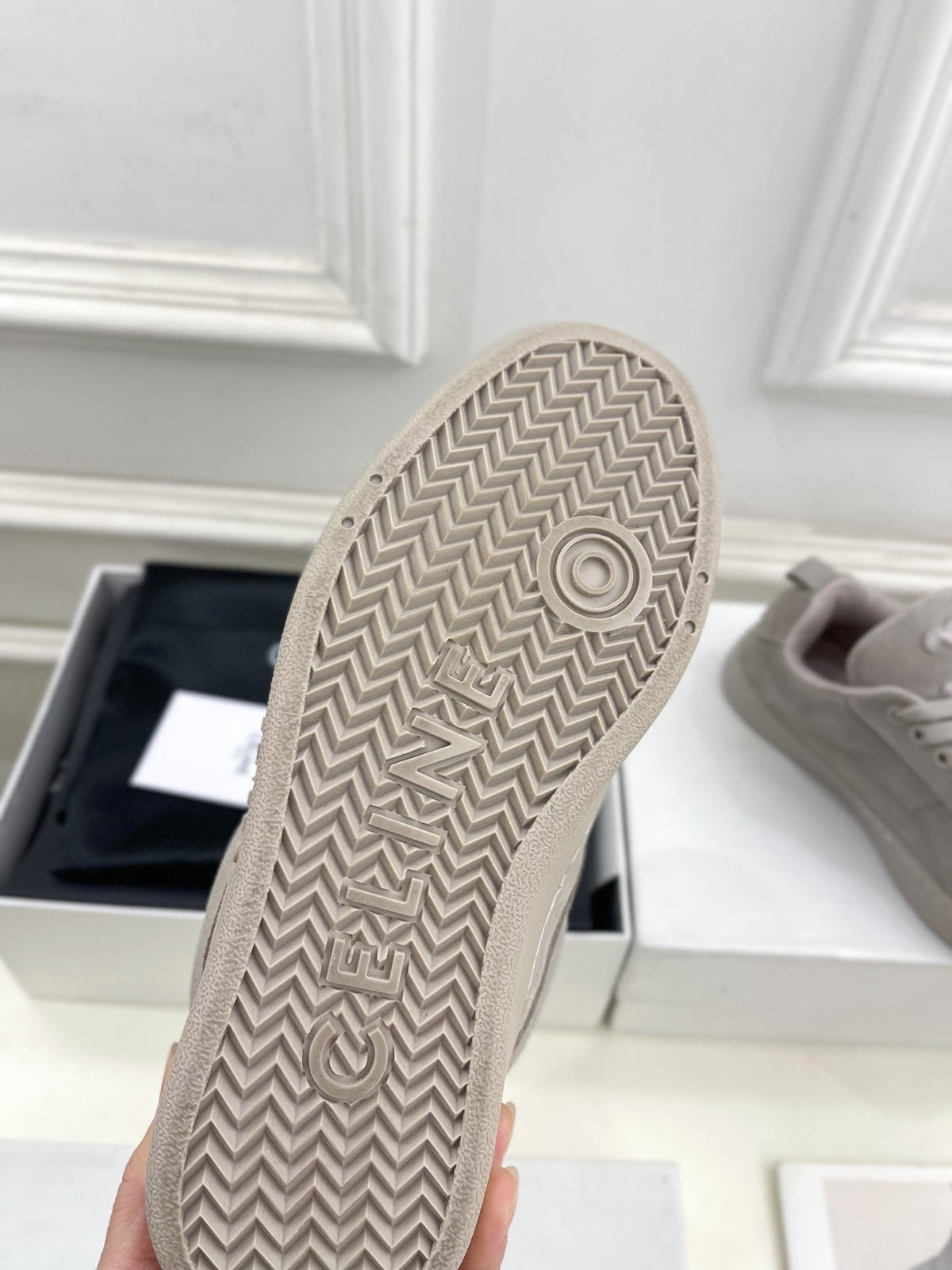 S-Sneakers